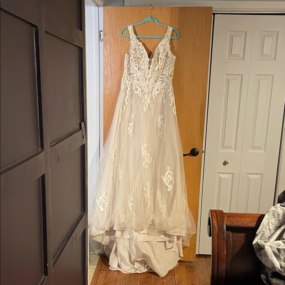 Justin Alexander Style 11219 White Lace Wedding Dress